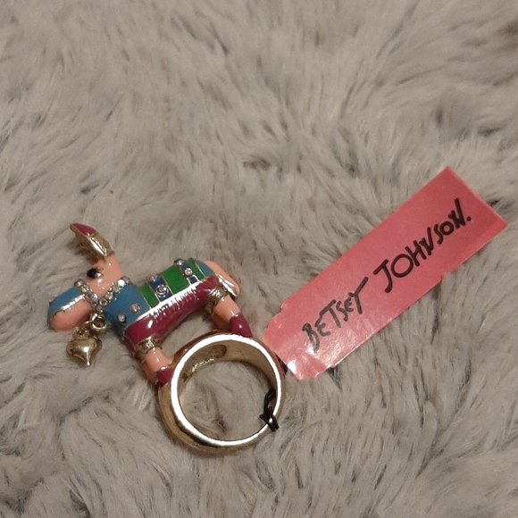 3/$20 - NWT Betsey Johnson Donkey Ring - Picture 3 of 3